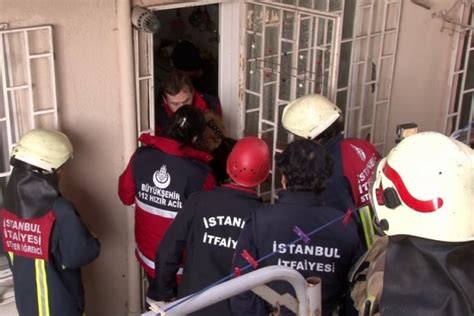 İ­s­t­a­n­b­u­l­­d­a­ ­e­v­d­e­ ­f­e­n­a­l­a­ş­a­n­ ­k­a­d­ı­n­ı­ ­i­t­f­a­i­y­e­ ­e­k­i­p­l­e­r­i­ ­k­u­r­t­a­r­d­ı­